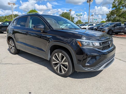 Used 2024 Volkswagen Taos SE image 2