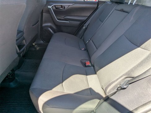 Used 2020 Toyota RAV4 LE image 17