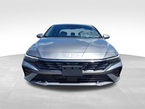 Used 2024 Hyundai Elantra SEL w/ Convenience Package image 3