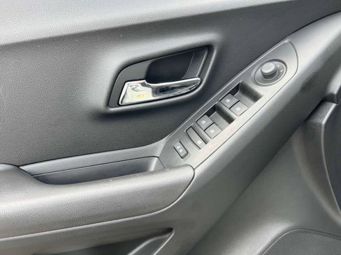 Used 2020 Chevrolet Trax LS image 16