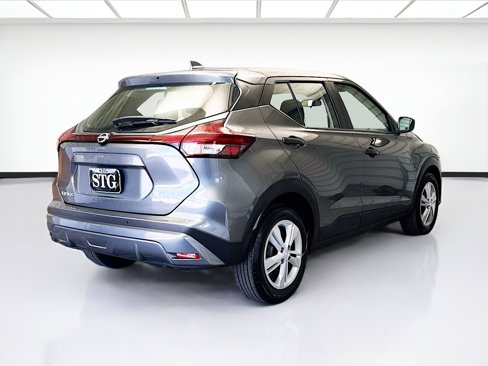 Used 2023 Nissan Kicks S image 4