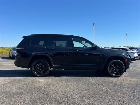 Used 2023 Jeep Grand Cherokee L Laredo image 9