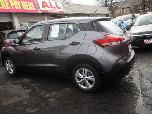 Used 2020 Nissan Kicks SV image 2