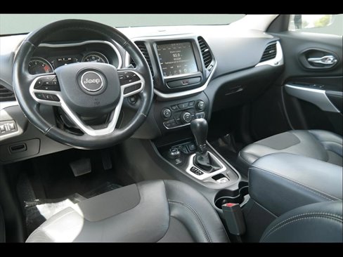 Used 2018 Jeep Cherokee Latitude Plus w/ Cold Weather Group image 8