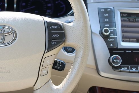 Used 2012 Toyota Avalon Limited image 32