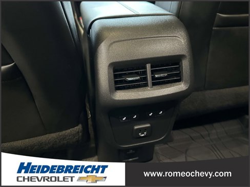 Used 2022 Chevrolet Equinox Premier image 13