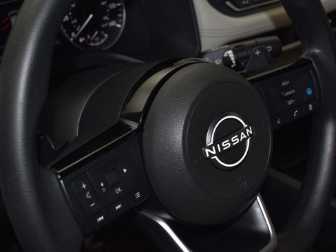 Used 2022 Nissan Rogue SV image 12