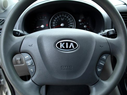 Used 2012 Kia Sedona LX image 25