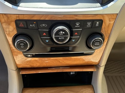 Used 2014 Chrysler 300 C w/ Beats Audio Group image 32