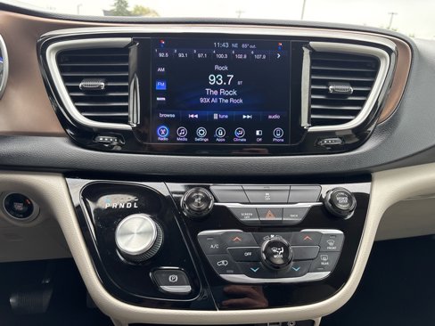 Used 2017 Chrysler Pacifica Touring image 17