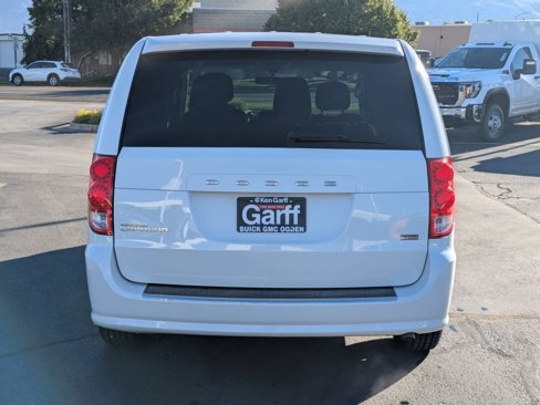 Used 2017 Dodge Grand Caravan SE image 4