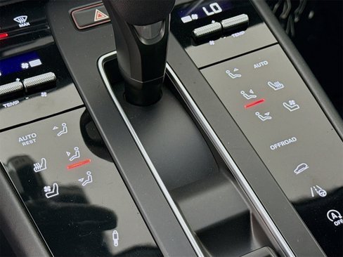 Certified 2022 Porsche Macan S image 17