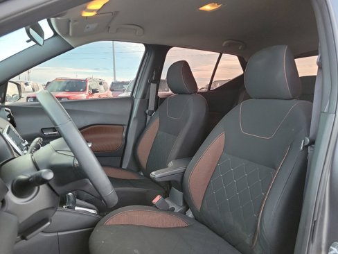 Used 2020 Nissan Kicks SR image 11