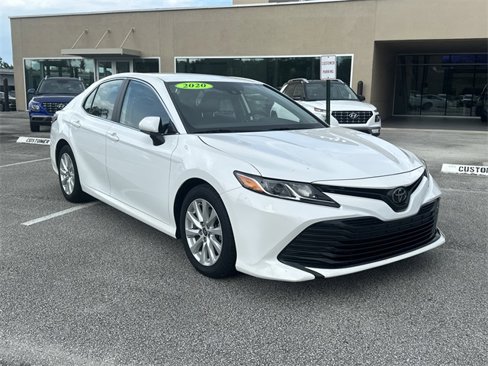 Used 2020 Toyota Camry LE image 4