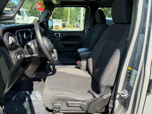 Certified 2022 Jeep Gladiator Sport image 12