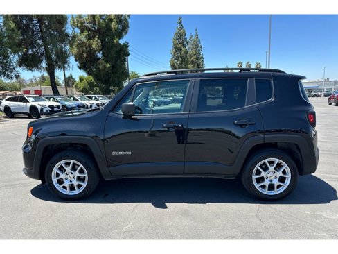 Used 2022 Jeep Renegade Latitude image 2