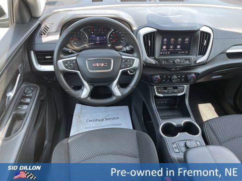 Used 2022 GMC Terrain SLE w/ Driver Convenience Package image 2