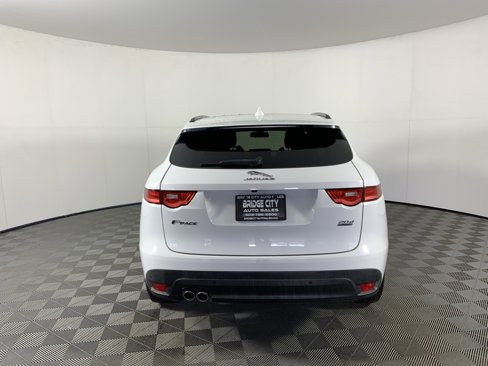 Used 2017 Jaguar F-PACE R-Sport image 8