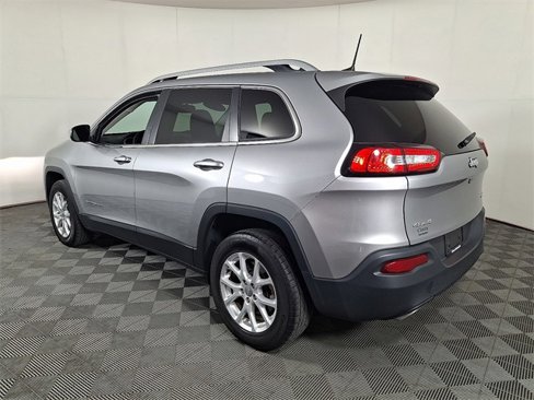 Used 2017 Jeep Cherokee Latitude w/ Cold Weather Group image 8