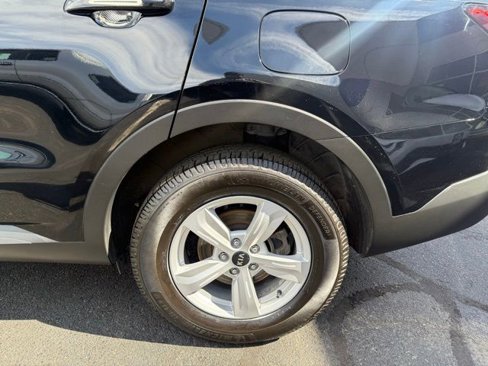 Used 2021 Kia Sorento LX image 13