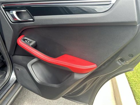Used 2018 Porsche Macan S image 24