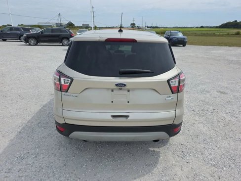 Used 2017 Ford Escape SE image 4