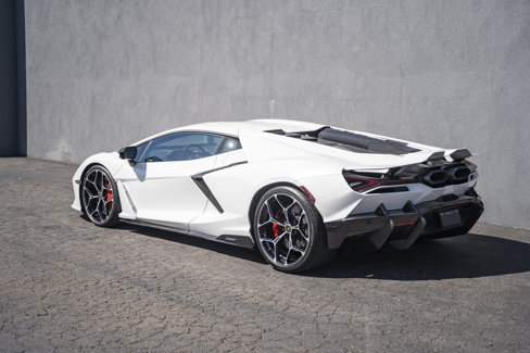 Used 2024 Lamborghini Revuelto image 3