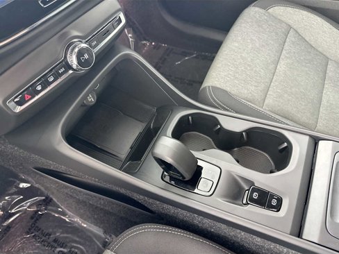 Certified 2025 Volvo XC40 B5 Core image 16