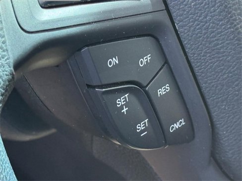 Used 2017 Ford Edge SE image 12
