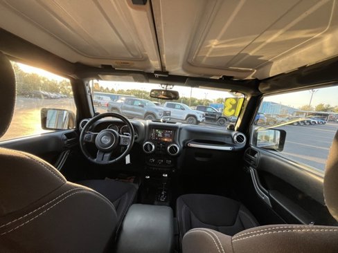 Used 2013 Jeep Wrangler Unlimited Rubicon w/ Dual Top Group image 27