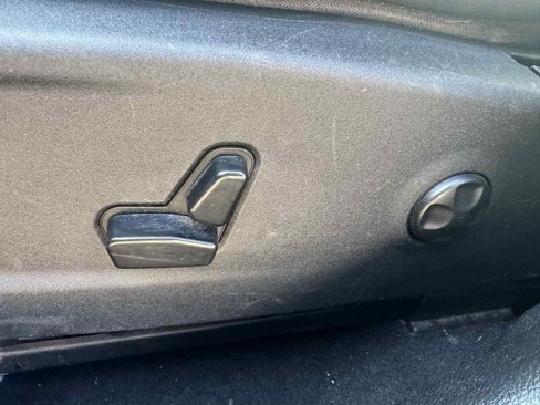 Used 2019 Chrysler 300 Limited image 17