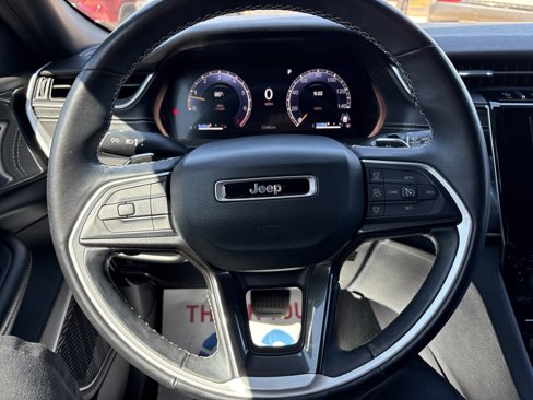 Used 2022 Jeep Grand Cherokee L Laredo image 29