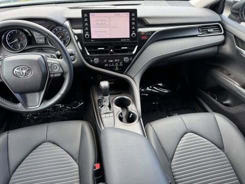 Used 2022 Toyota Camry SE image 15