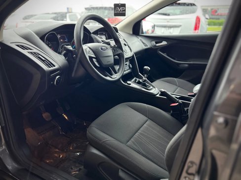 Used 2017 Ford Focus SE image 9
