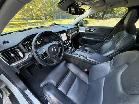 Used 2020 Volvo V60 T5 Cross Country image 14