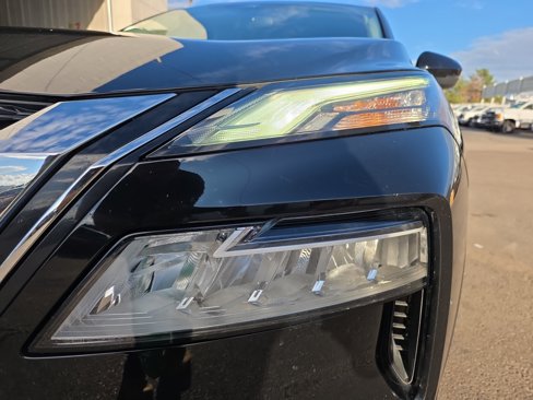 Used 2022 Nissan Rogue SV image 9