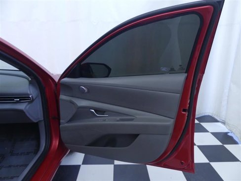 Used 2021 Hyundai Elantra SE image 22