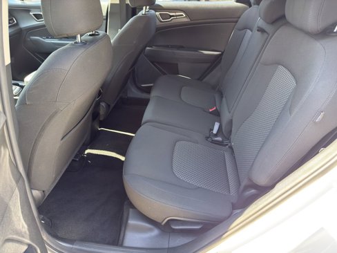 Used 2024 Kia Sportage LX image 12