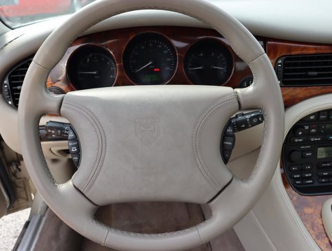 Used 1998 Jaguar XJ8 image 14