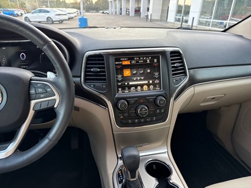 Used 2017 Jeep Grand Cherokee Limited w/ Luxury Group II image 18