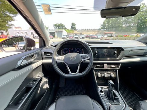 Used 2022 Volkswagen Taos SEL image 14