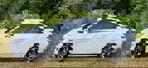 Used 2022 Hyundai Elantra Limited image 2