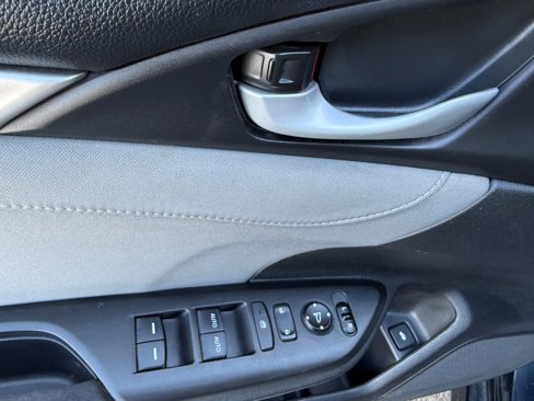 Used 2018 Honda Civic EX-T image 9
