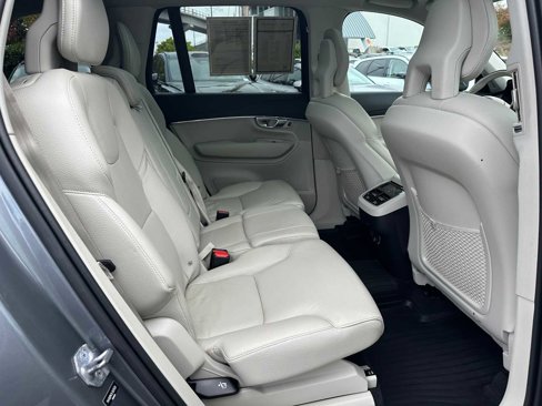 Used 2020 Volvo XC90 T5 Momentum w/ Protection Package Premier image 12
