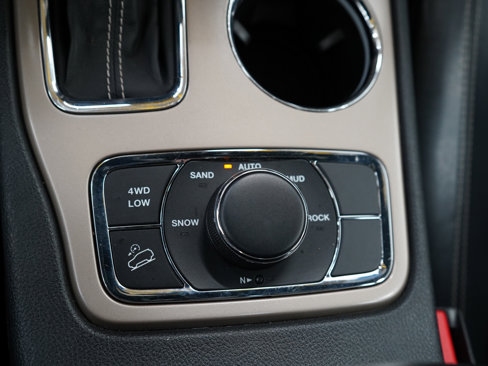 Used 2016 Jeep Grand Cherokee Limited w/ Luxury Group II image 24