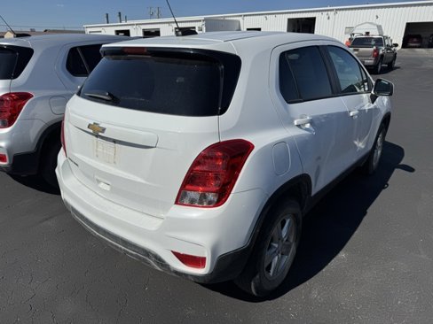 Used 2022 Chevrolet Trax LS w/ Tint and Cruise Package image 3