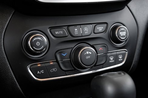 Used 2019 Jeep Cherokee Latitude Plus image 34