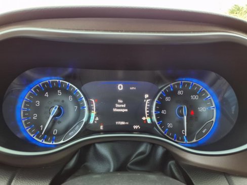 Used 2018 Chrysler Pacifica Touring-L Plus image 34