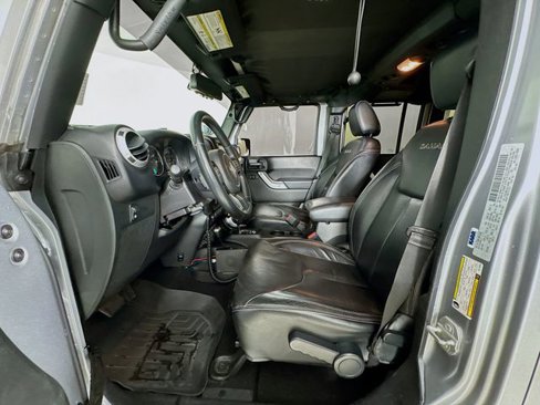Used 2016 Jeep Wrangler Unlimited Sahara w/ Dual Top Group image 19