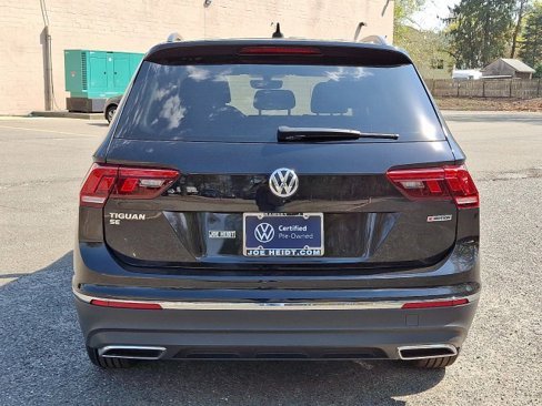 Certified 2021 Volkswagen Tiguan SE image 9